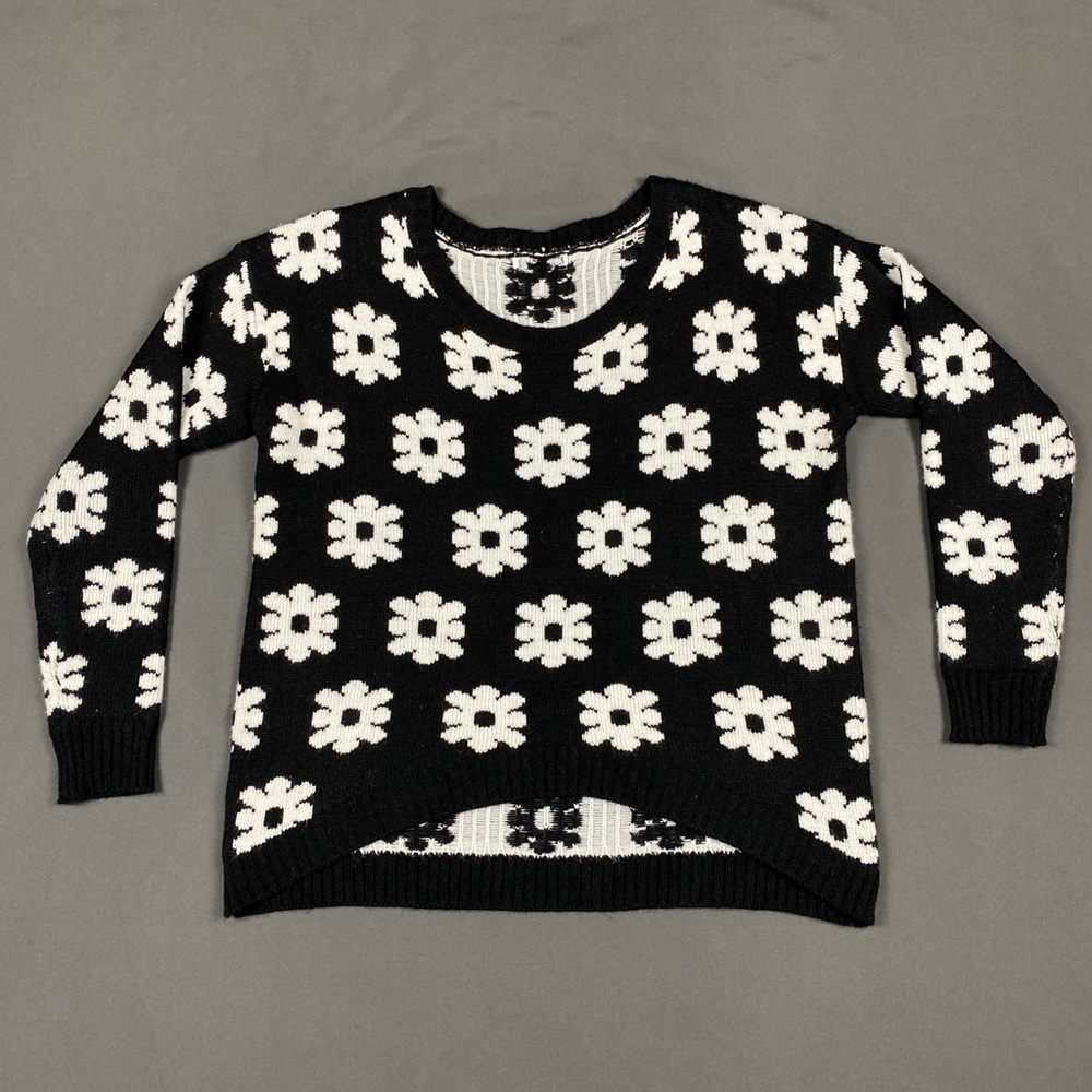 Retro Mod Flower Sweater 💫